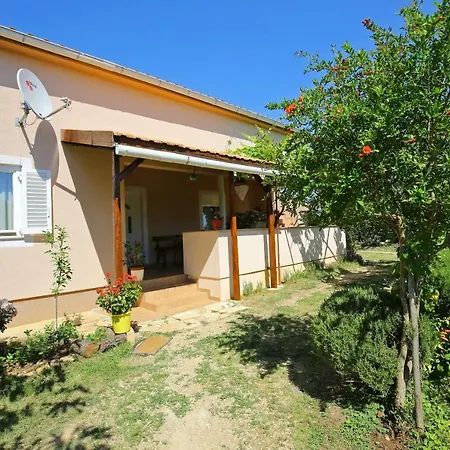 Apartment Nena *