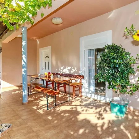 Apartment Nena *